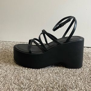 Wild Fable 4” black platform sandals. Women’s size 8.5 Only worn once.